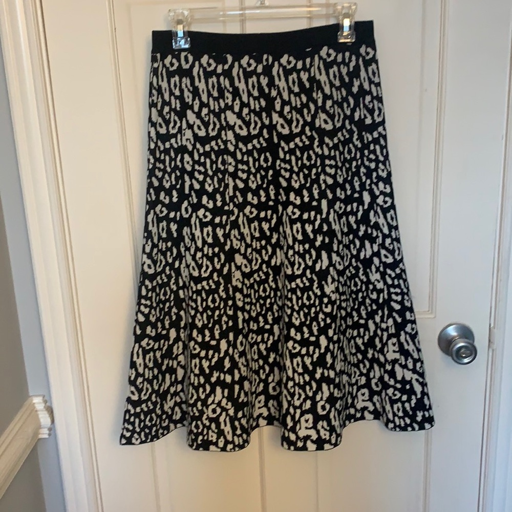 Neiman Marcus knit animal print knee length skirt